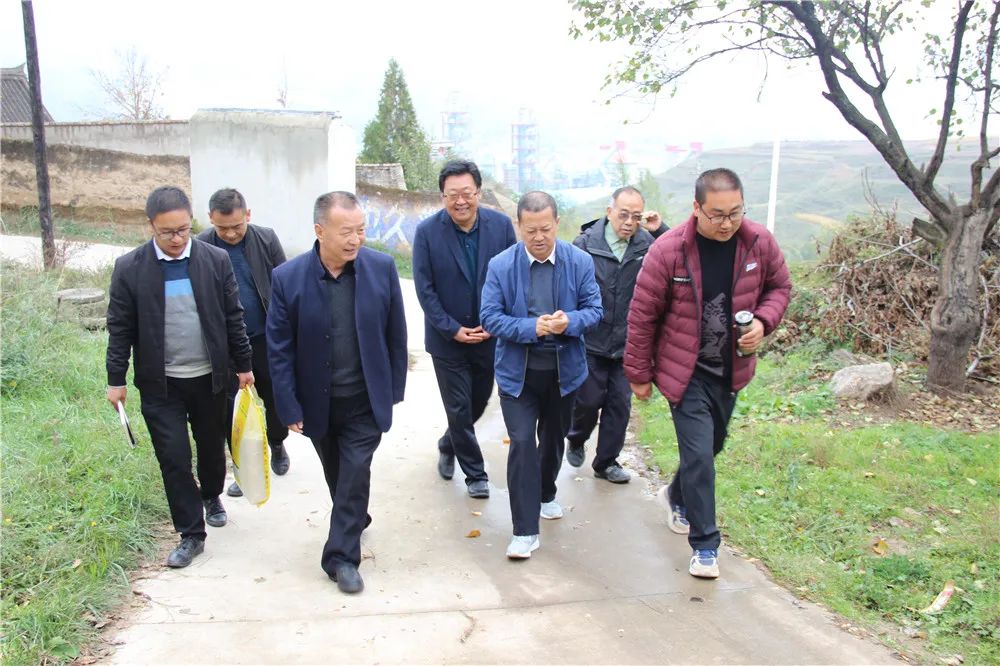 漳县人民检察院党组书记、代理检察长包永辉深入帮扶村走访调研乡村振兴工作