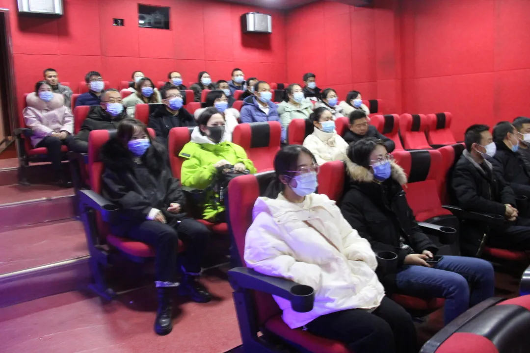 【奋进新征程·砥砺检察初心】漳县人民检察院组织干警观影《跨过鸭绿江》