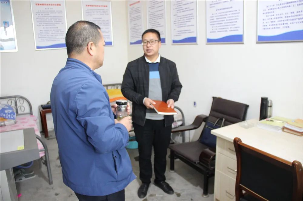 漳县人民检察院党组书记、代理检察长包永辉深入帮扶村走访调研乡村振兴工作