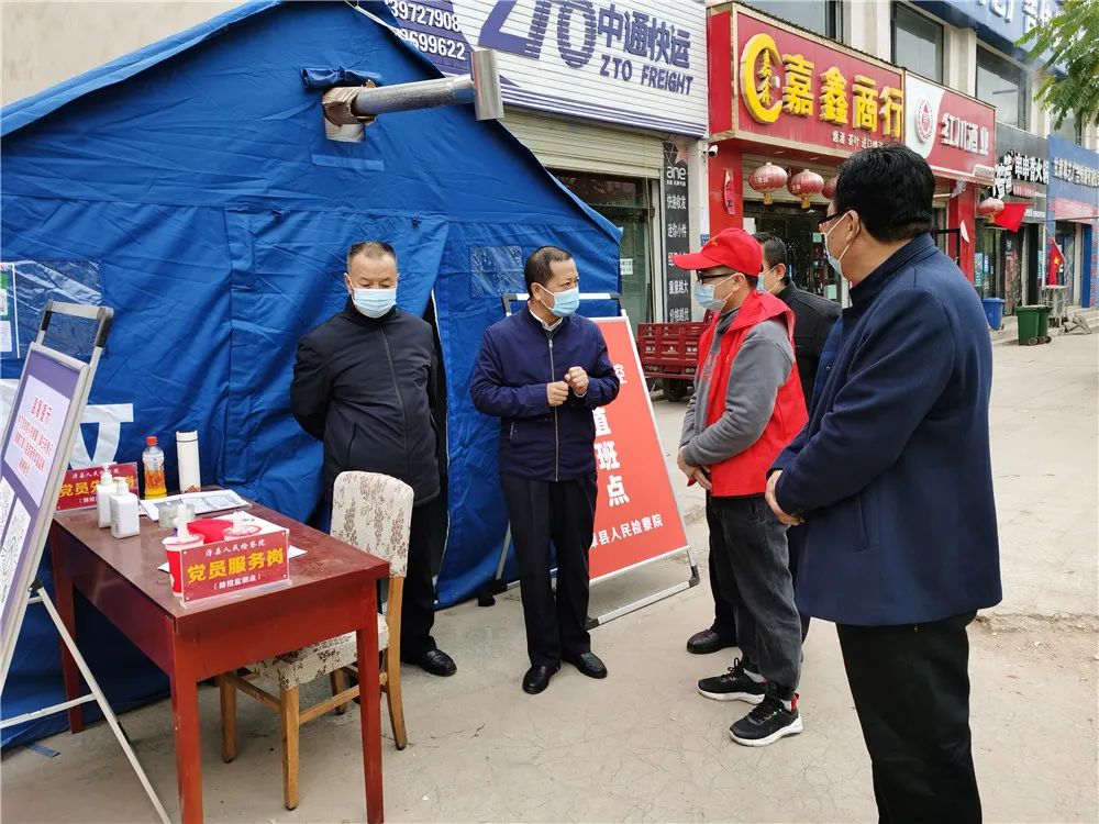 漳县人民检察院党组书记、代理检察长包永辉检查指导包抓小区疫情防控工作