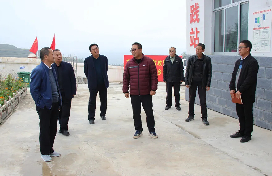 漳县人民检察院党组书记、代理检察长包永辉深入帮扶村走访调研乡村振兴工作