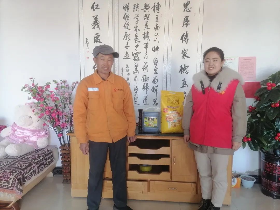 【乡村振兴】张家岭村驻村帮扶工作队联合村“两委”开展春节前老党员、退伍军人走访慰问活动